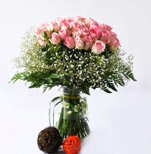 Bỏ túi ngay các kiểu cắm hoa hồng cực đơn giản dễ thực hiện